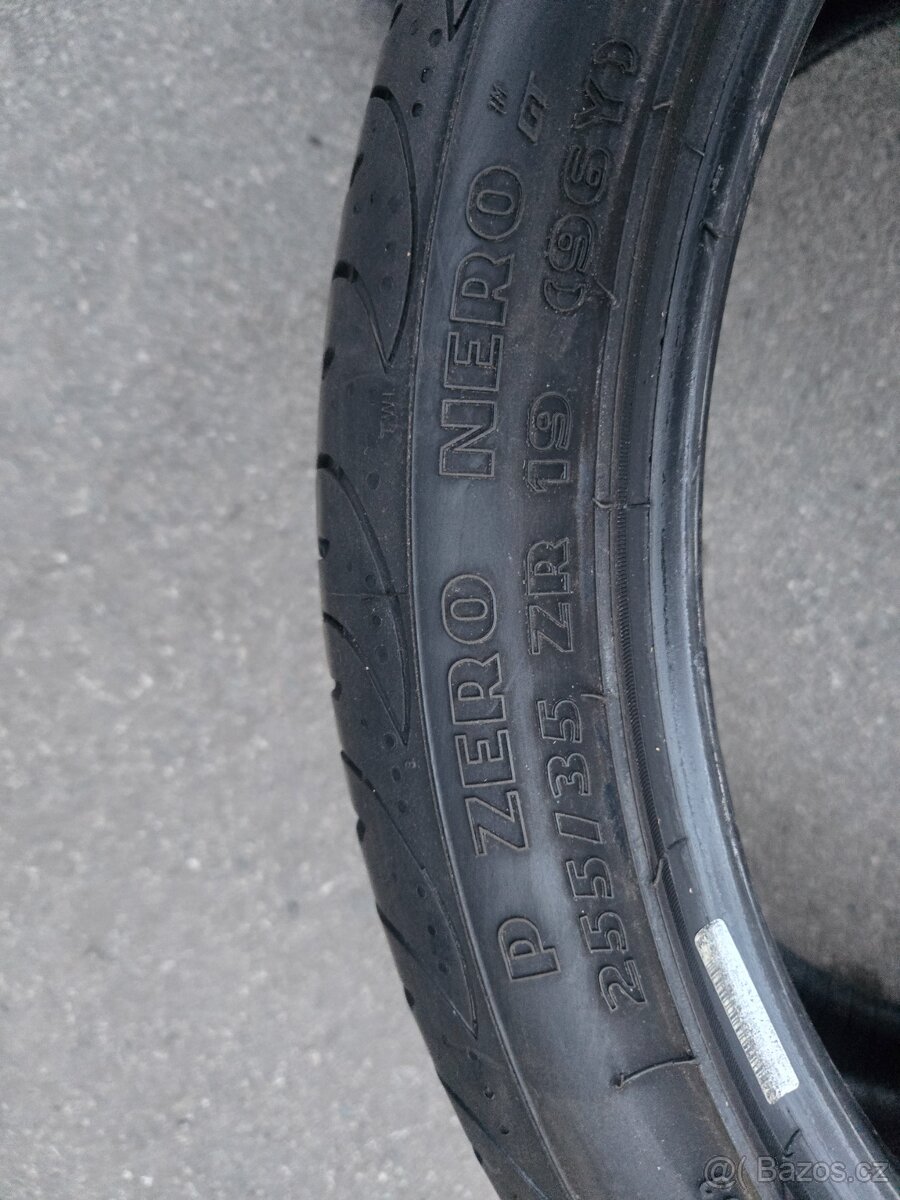 Pirelli 235/35/R19 - 5