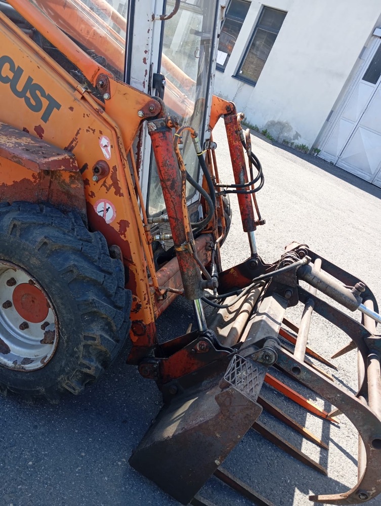 Locust 752 - 5