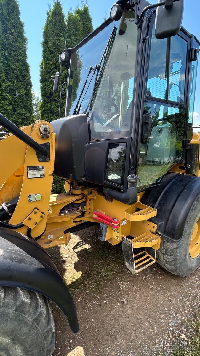 Nakladač CATERPILLAR 908M - 5