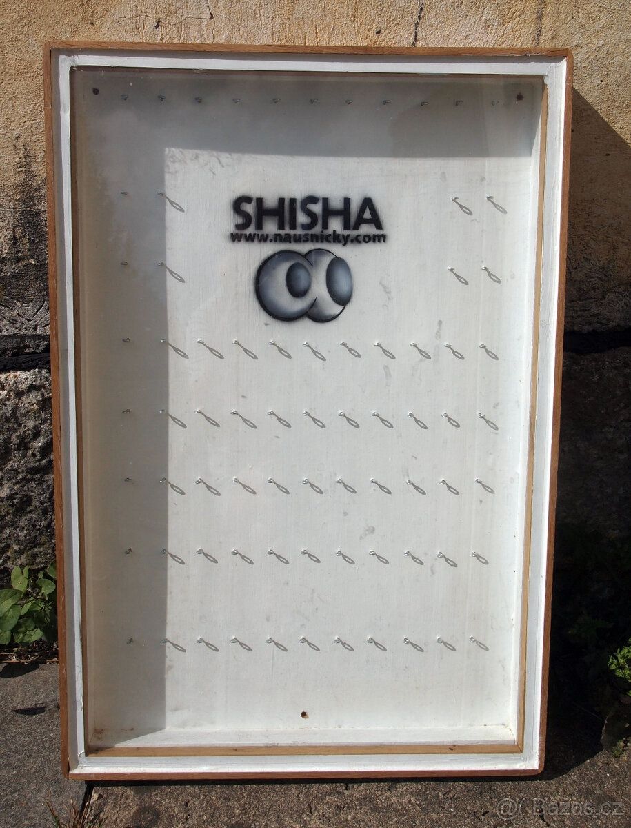 Dřevěné stojany na náušnice a vitríny - 5