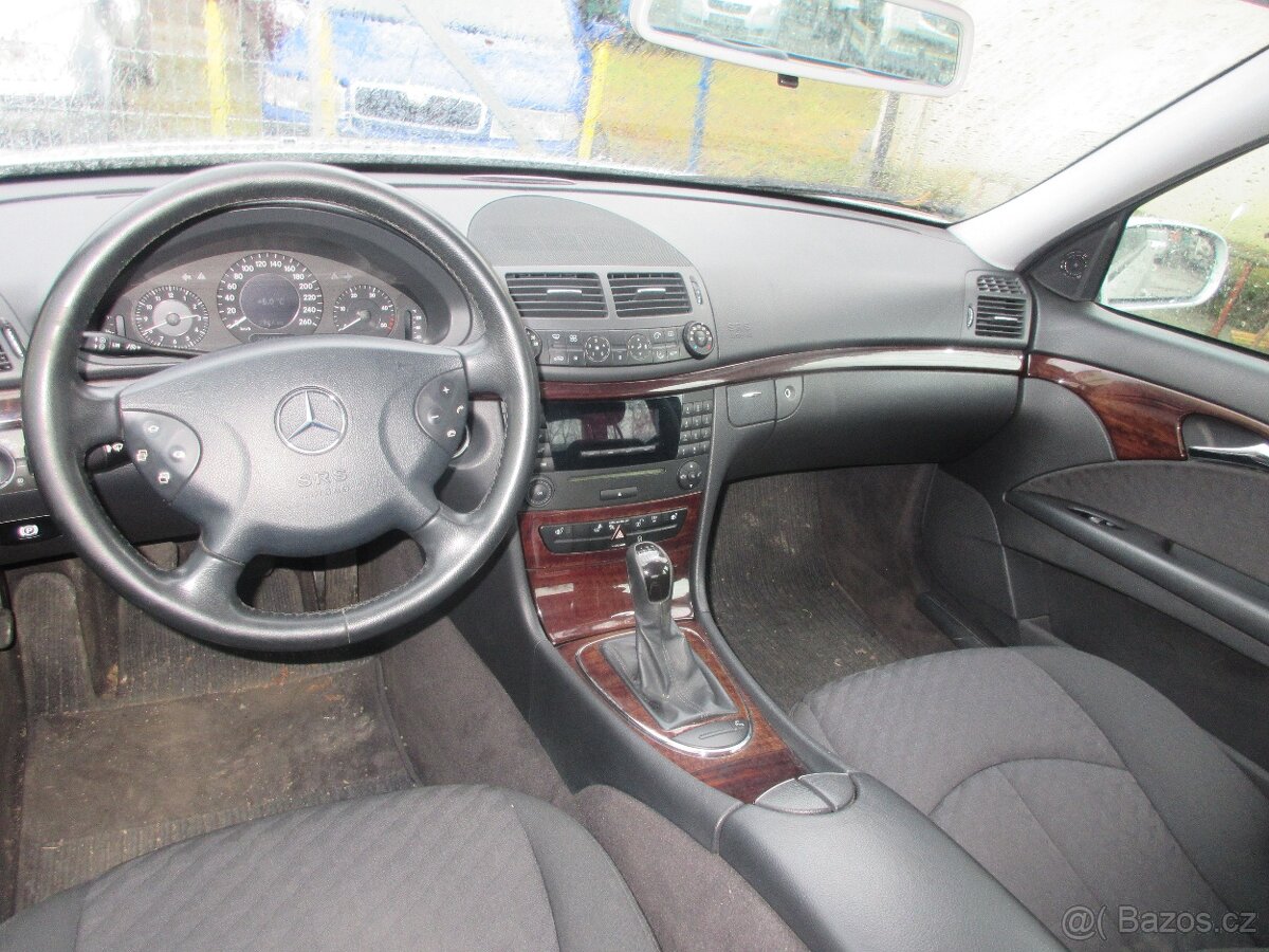 Mercedes Benz 220 - 5