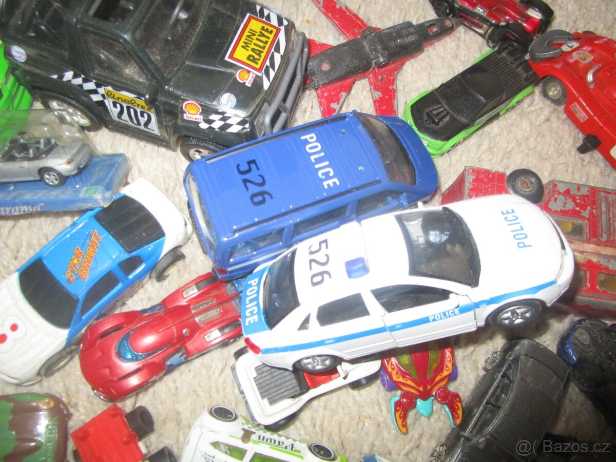 STARÉ HRAČKY-AUTÍČKA ATD. - 5