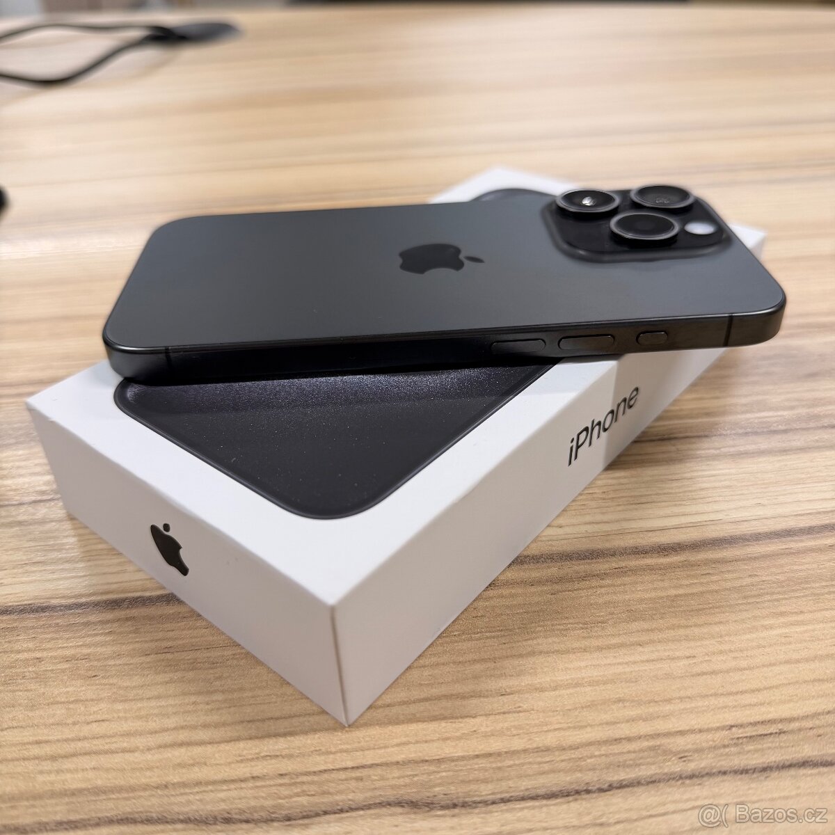 IPhone 15 Pro 128GB černý titan - 5