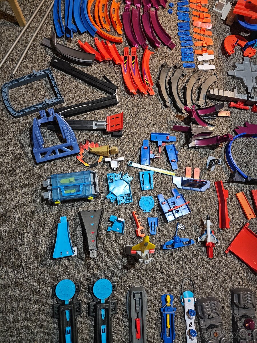 HOT WHEELS dráhy mix + unikátní díly - 5