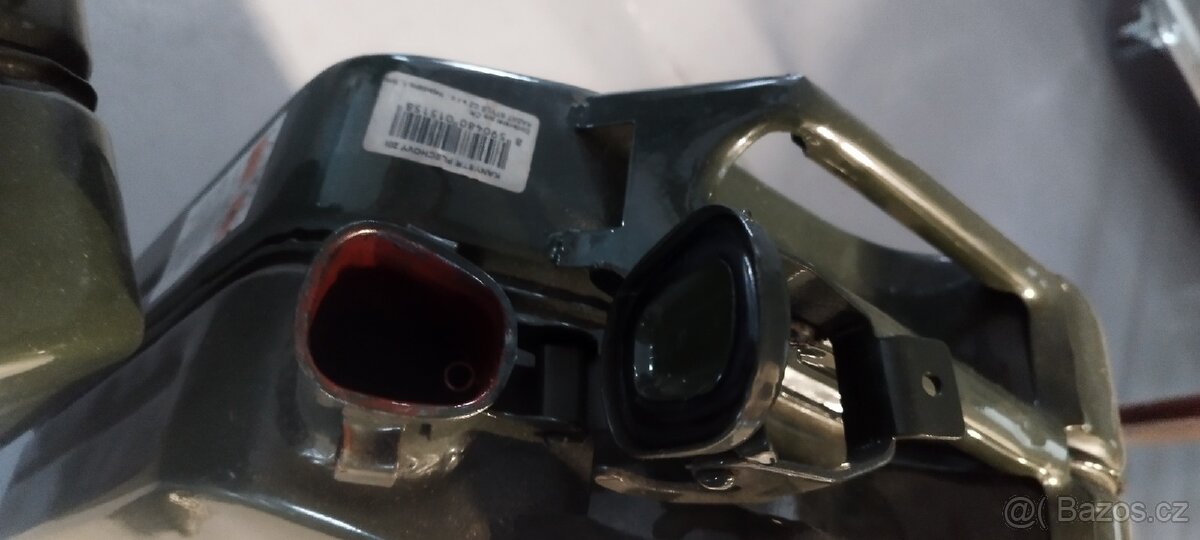 Prodám 2x plechový kanistr + příslušenství - 5