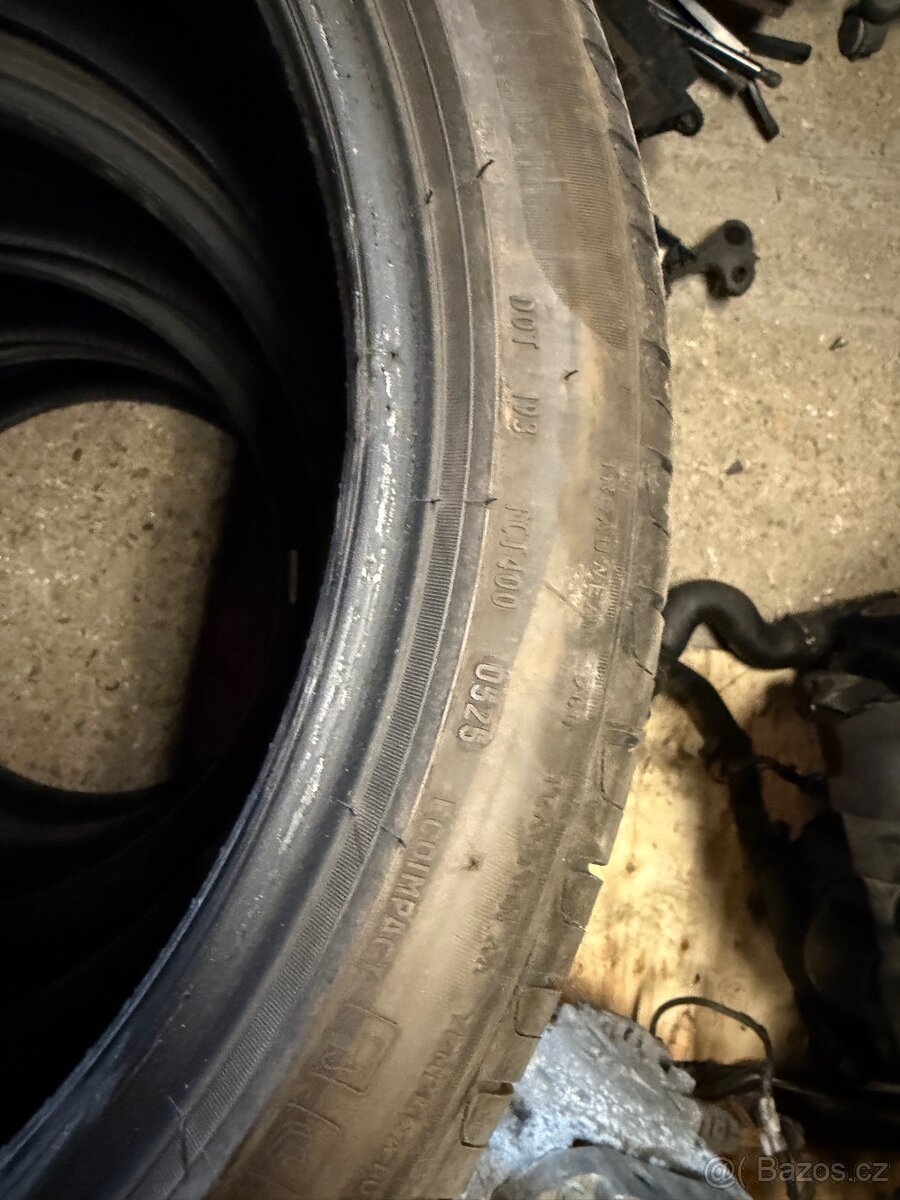 Prodám 235/40/19 - 5