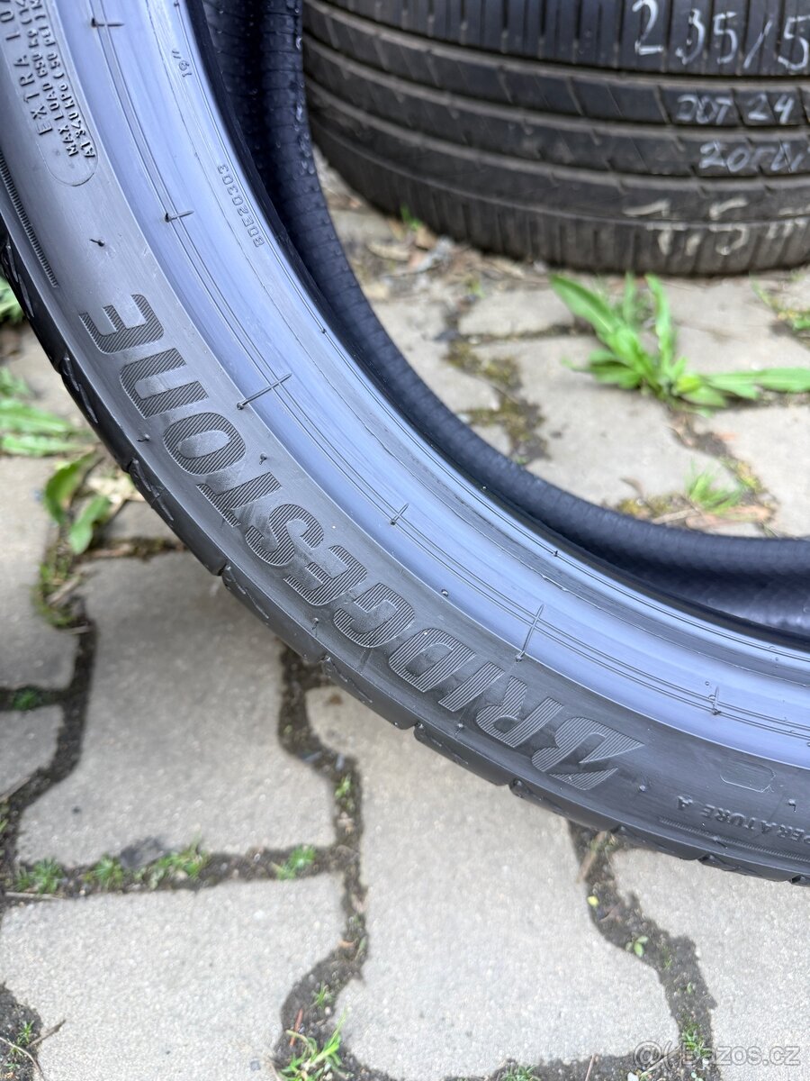 225/40/19 Bridgestone DOT 24 - 5