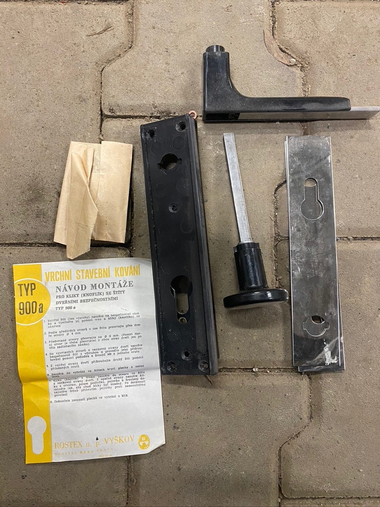 Nové kování, kliky, kukátka... - 5