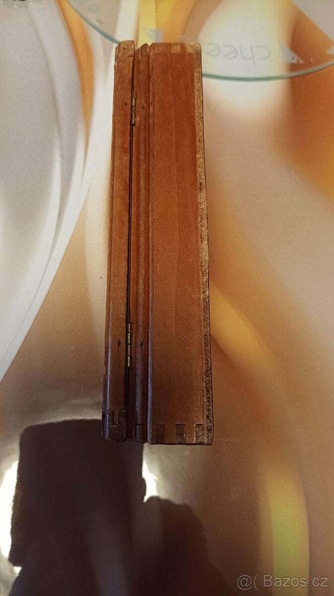 Stará krabička na cigarety. - 5