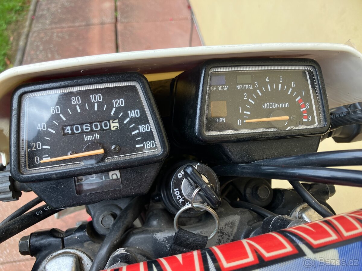 Yamaha XT 600 43F r.v.1986 bílé SPZ - 5