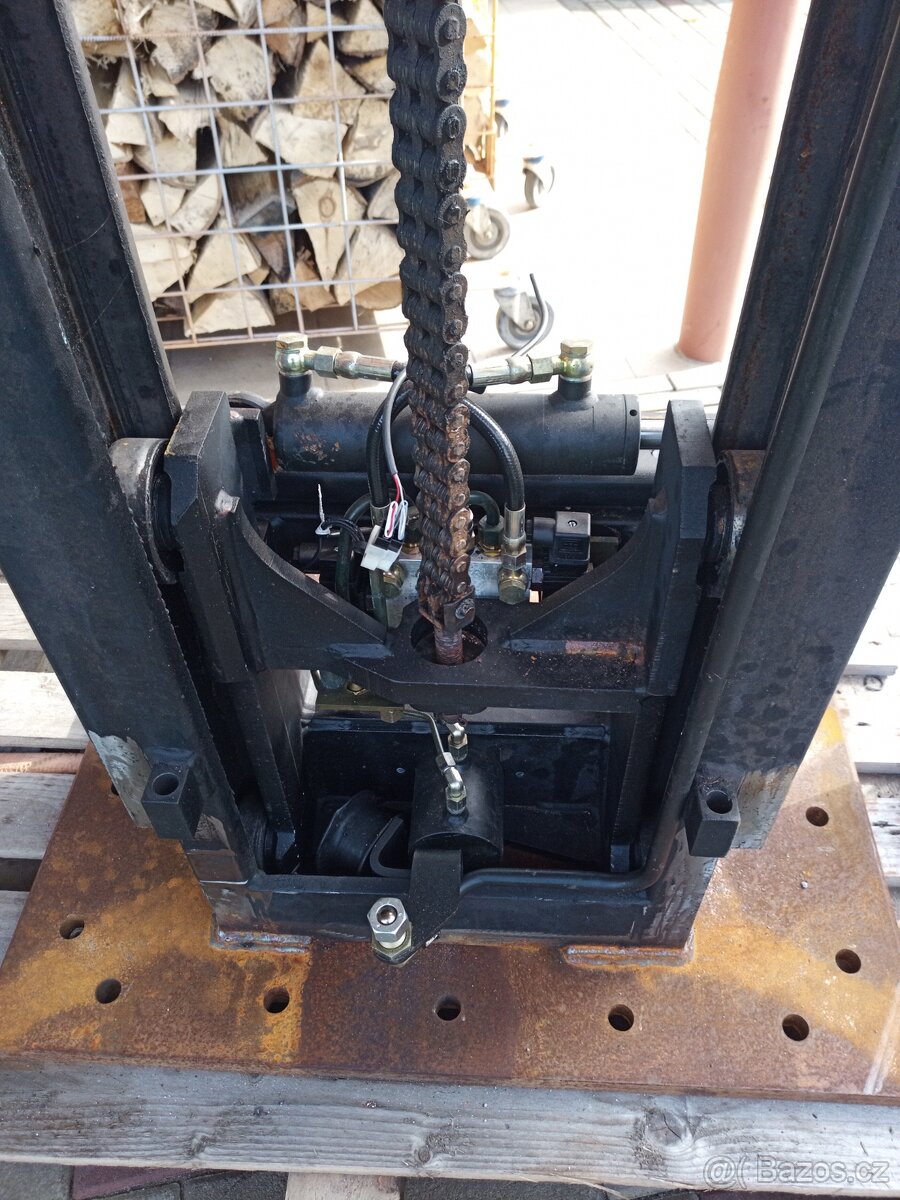 Prodám zdvihací rameno do výšky 1600 mm - 5