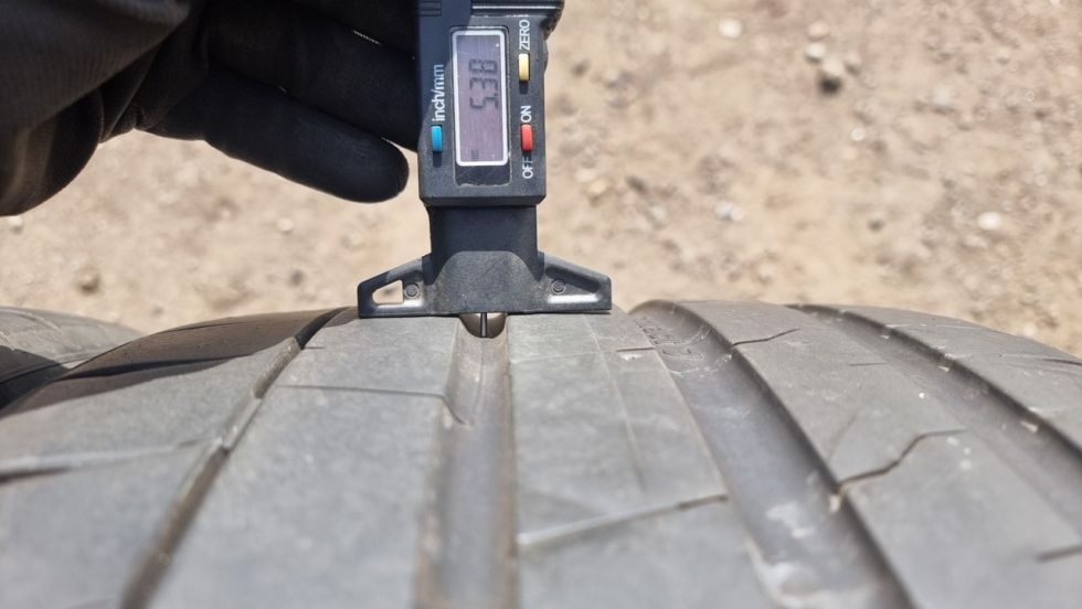 Letní pneu 255/35/20 Continental - 5