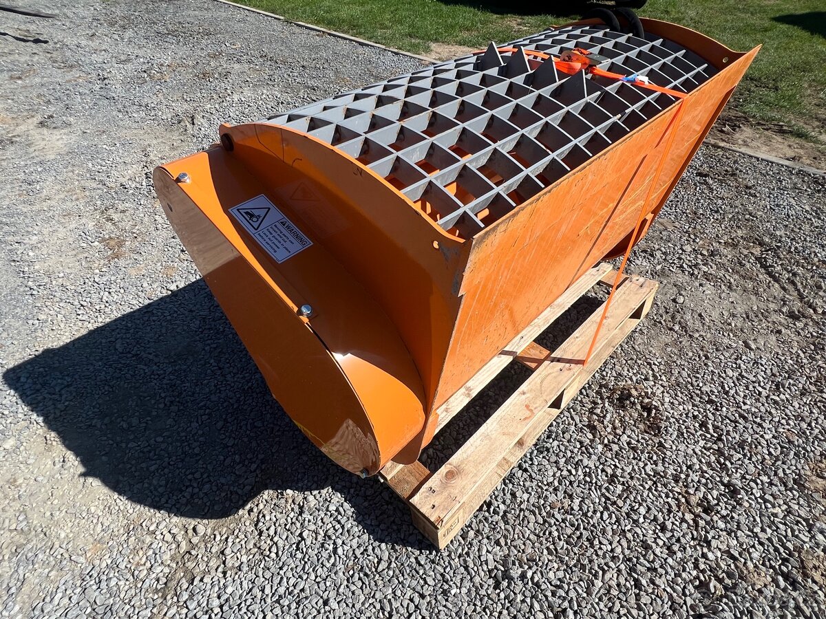 Míchačka na beton na Smykový Nakladač - 5