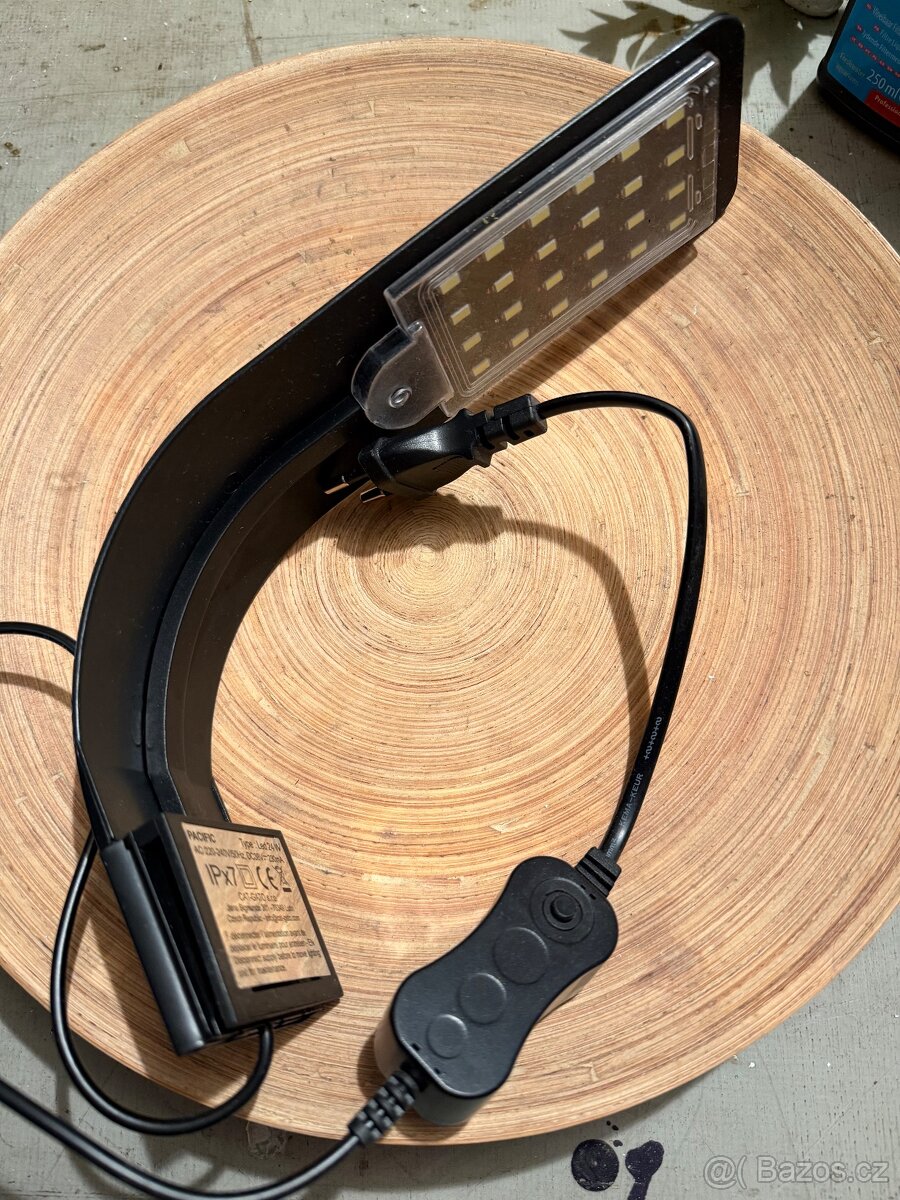 Prodám akvárium 20l i s příslušenstvím - 5