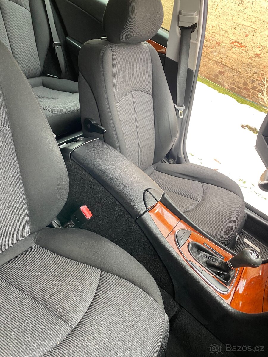 Mercedes Benz E280 - 5