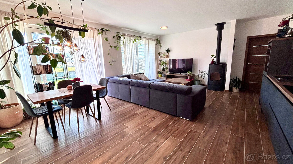 Atraktivní řadový dům 104 m2 s parkovacími místy - 5