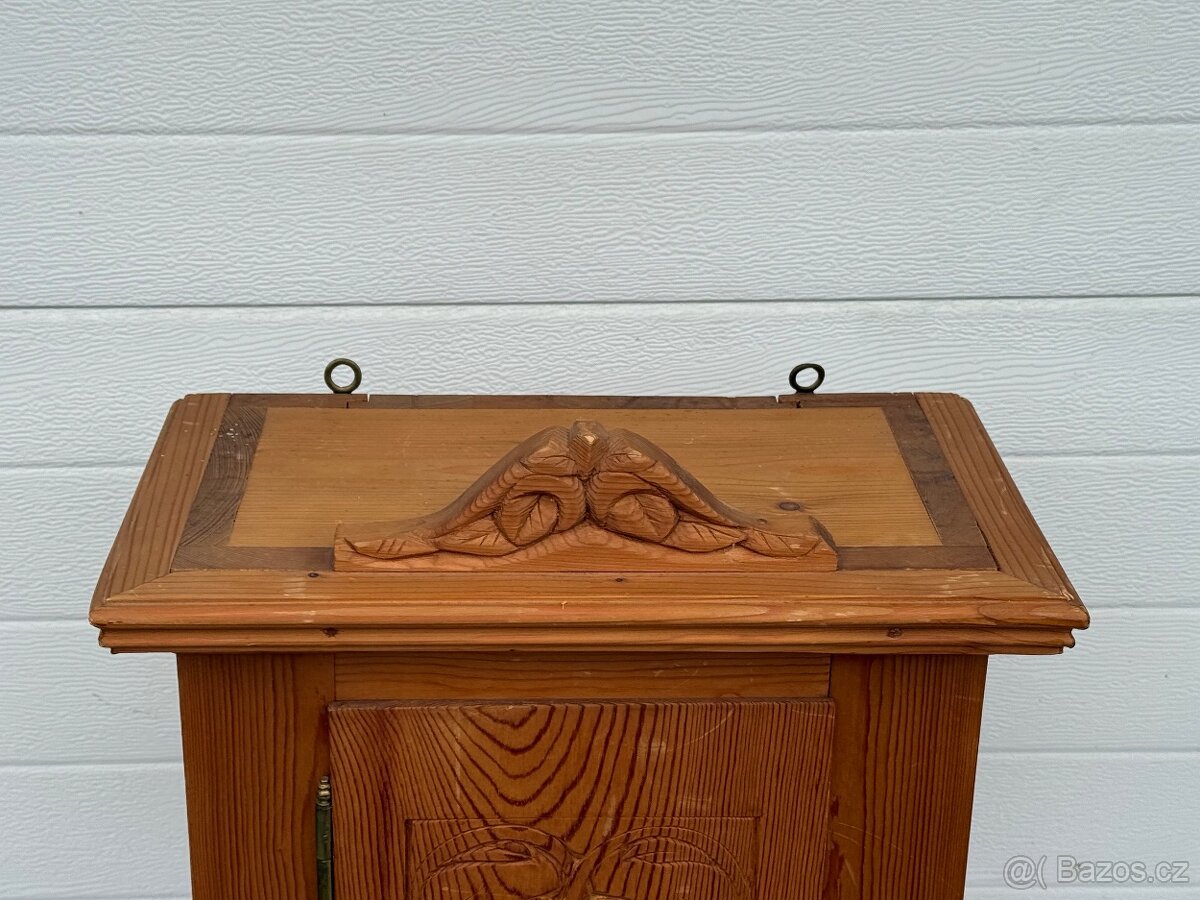 Velká dřevěná zdobená lékárnička masivní dřevo - 5