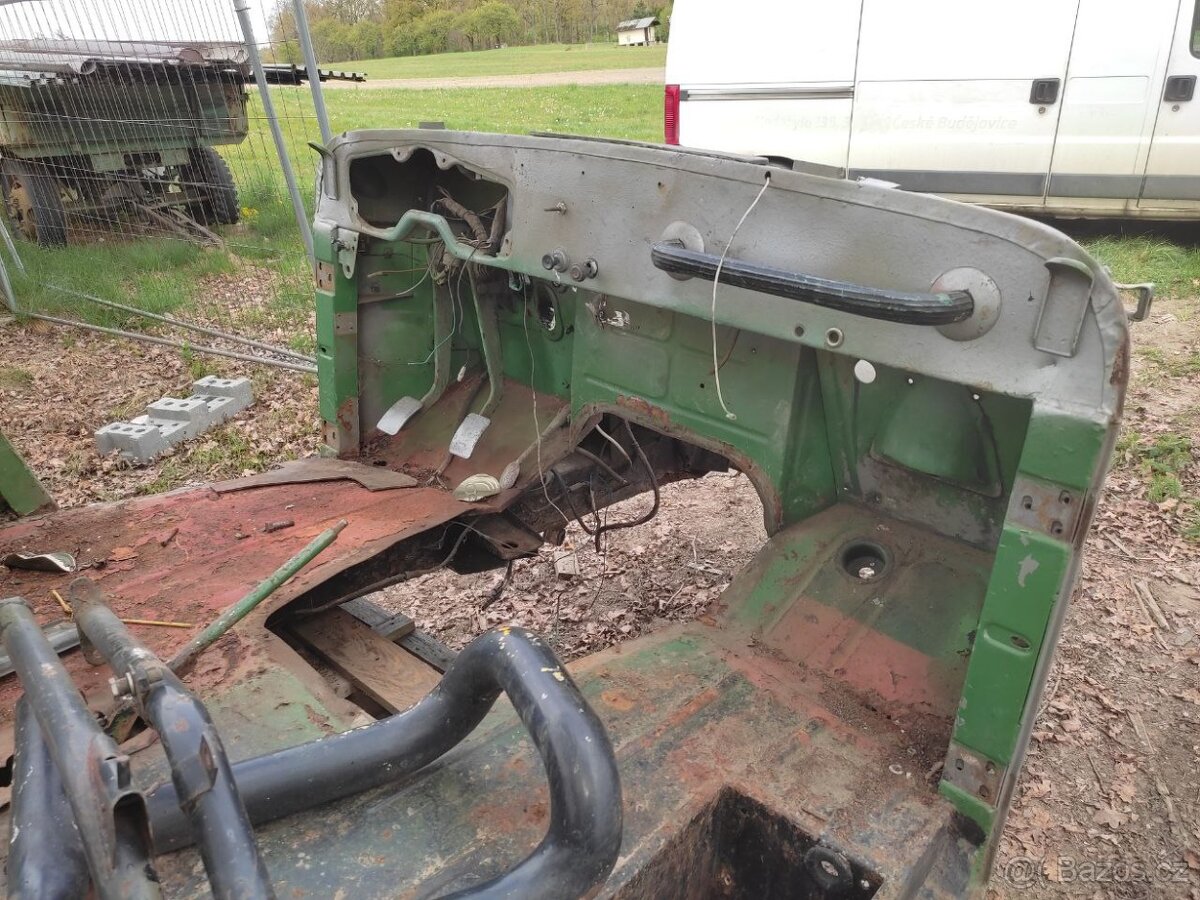 GAZ 69 ARO, rám na motorky, uhlová skříň - 5