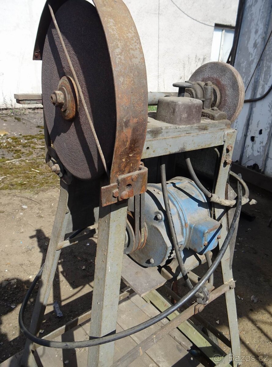 Dvoukotoučová bruska na kov , stáří ca 60 let. - 5