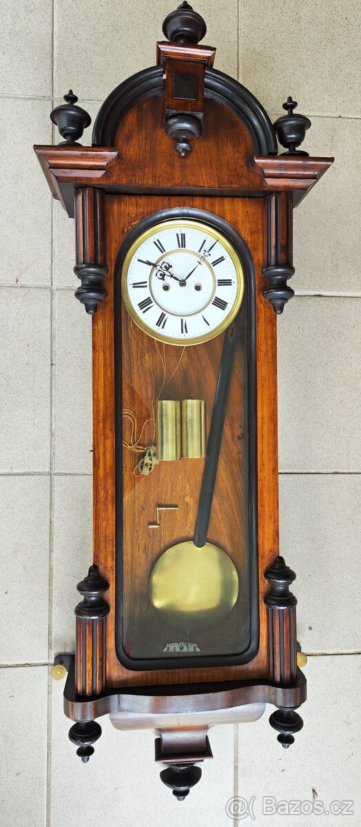 staré zdobené dvouzávažové hodiny - 5