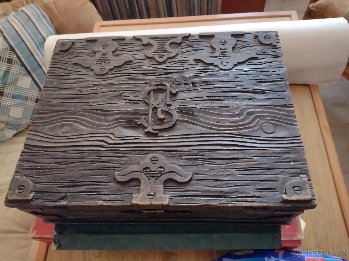 Starožitná vyřezávaná skříňka, šperkovnice - 5