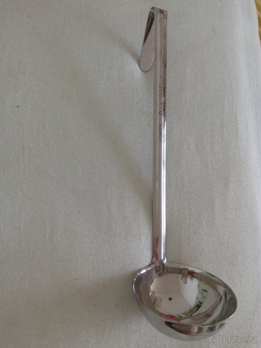 Kuchyň potřeby - dřevo, plast, nerez - 5