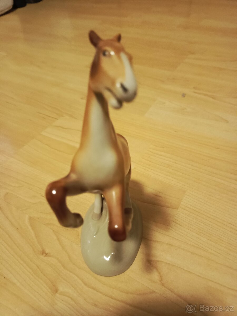 Porcelánový kůň - 5