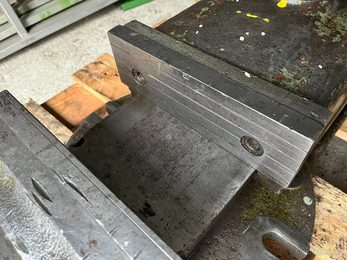 Strojní svěrák 250 - 5