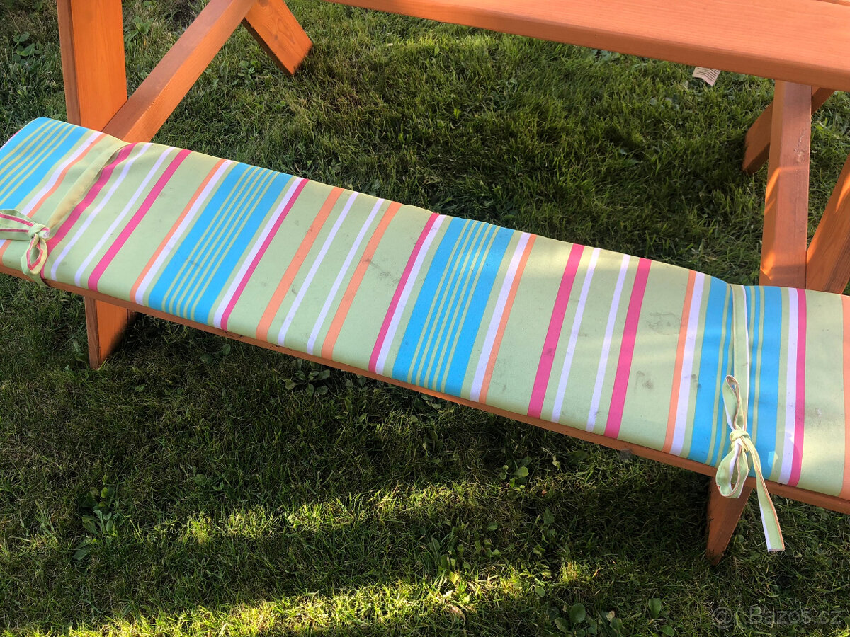 Dětský dřevěný zahradní stůl s lavičkami - 5