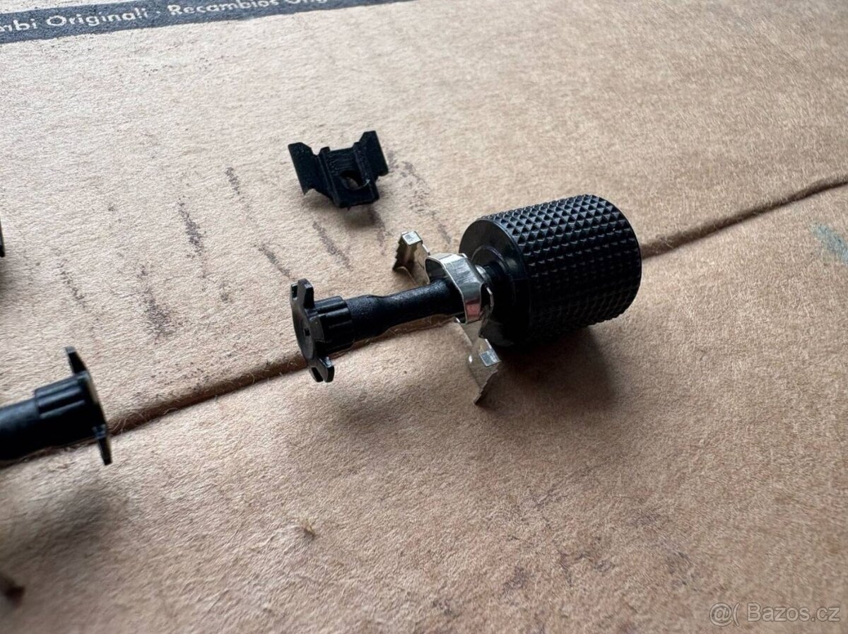 ROLOVACI KOLECKA NA MULTIFUNKCNI VOLANT - 5