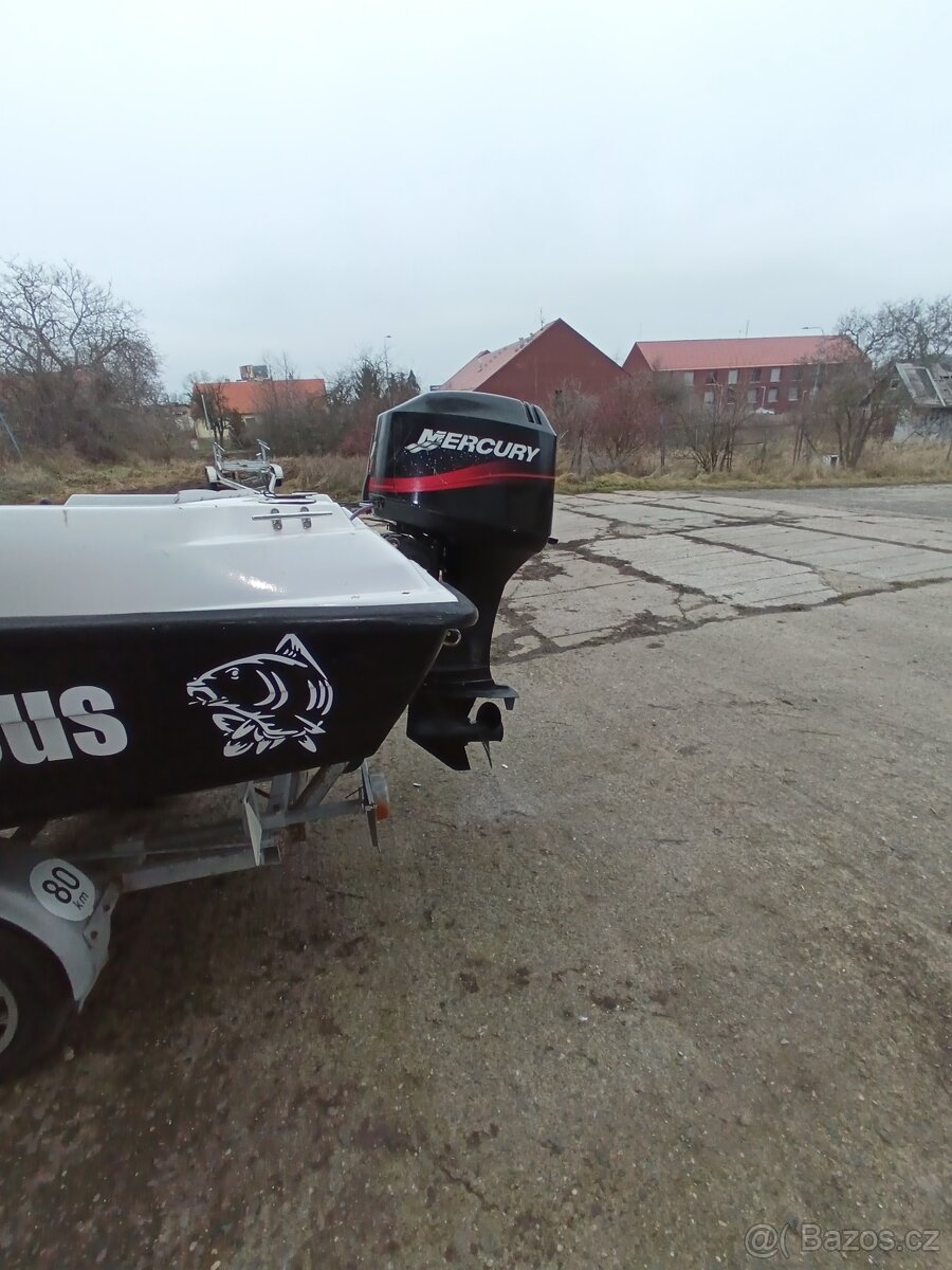 Rybářská loď motor Mercury 50 koní - 5