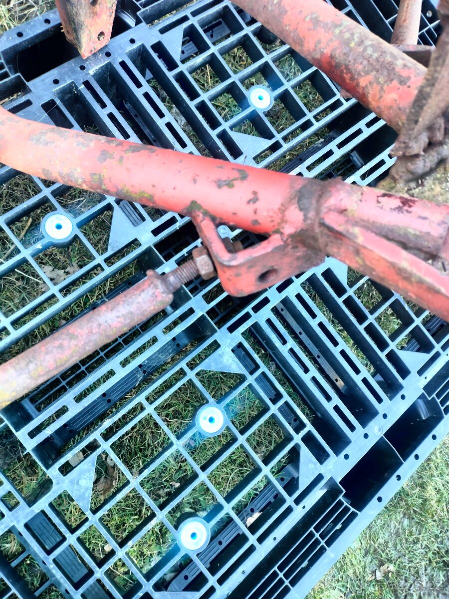 Prodám závěs ,kozu na obraceč sena EELLA TH 4 - 5