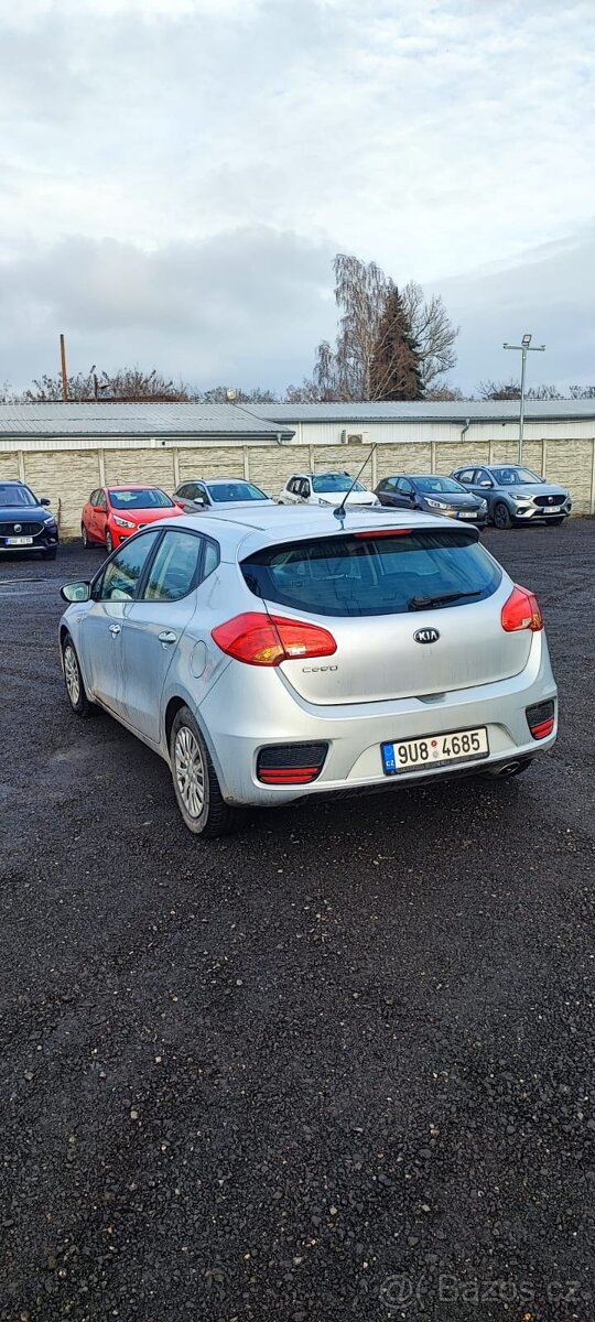 Kia Cee'd 1.4i - 5