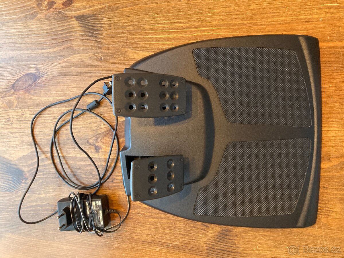 Herní volant Logitech MOMO - 5