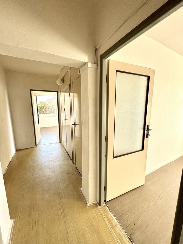 Slunný byt 2+1 s lodžií, klidné bydlení v centru města Pardu - 5