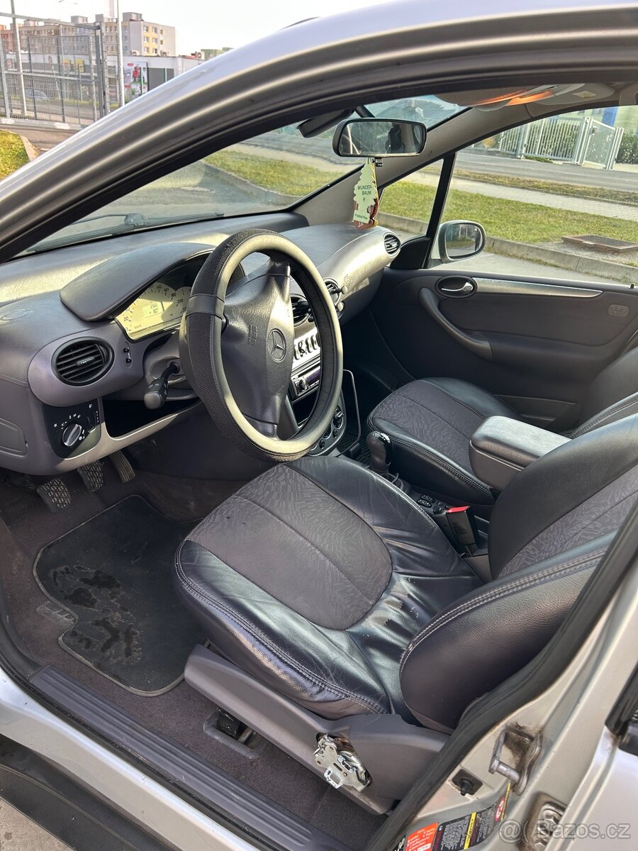 Mercedes a190 - 5