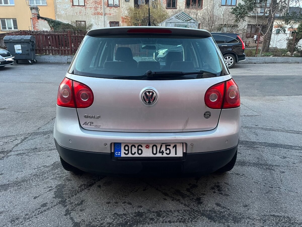 Volkswagen Golf - 5