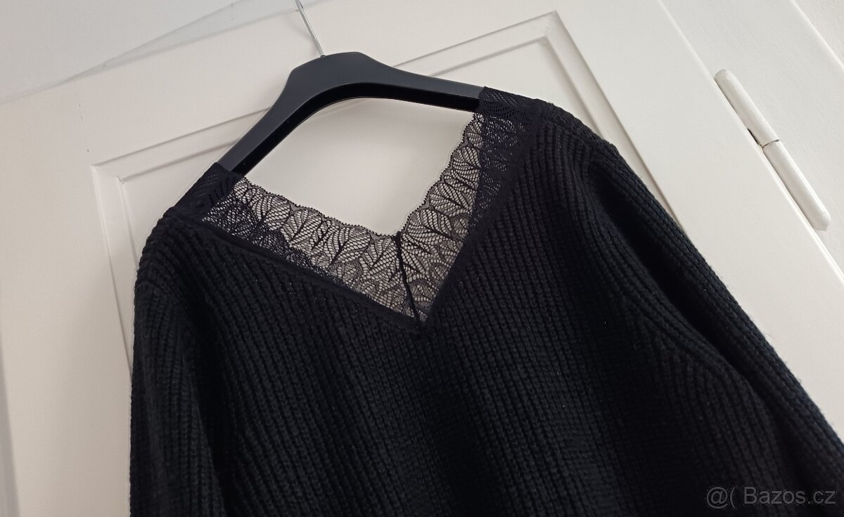 Svetrové šaty s krajkou - 5