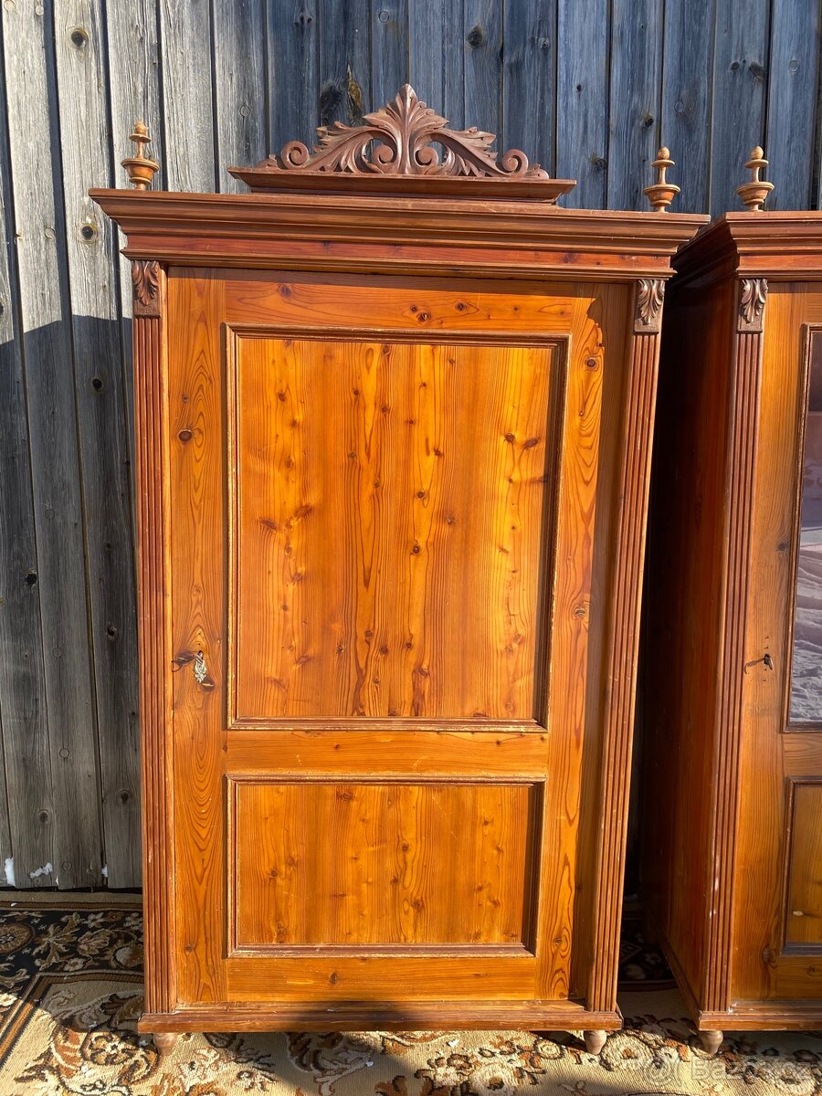 Starožitná vitrína, šatní skříň - 5