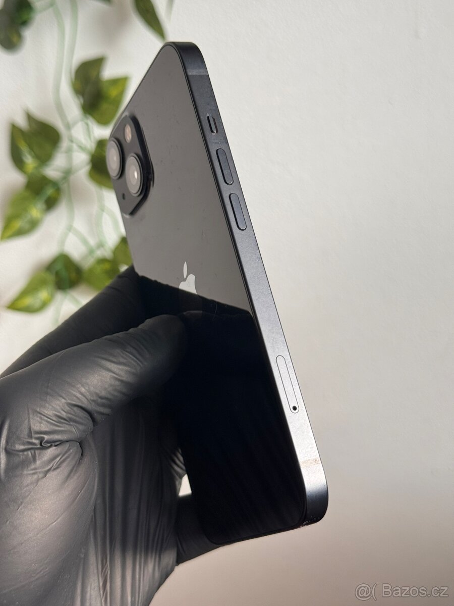 iPhone 13 256GB černý - 100% baterie - 5