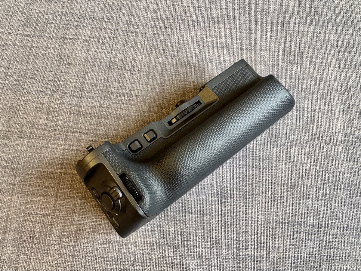 Fuji GFX 100ii Battery Grip + L Plate - 5