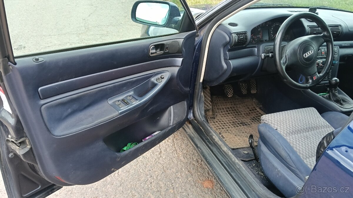 Audi A4 B5 1.8 quattro 4x4 modrý interiér - 5
