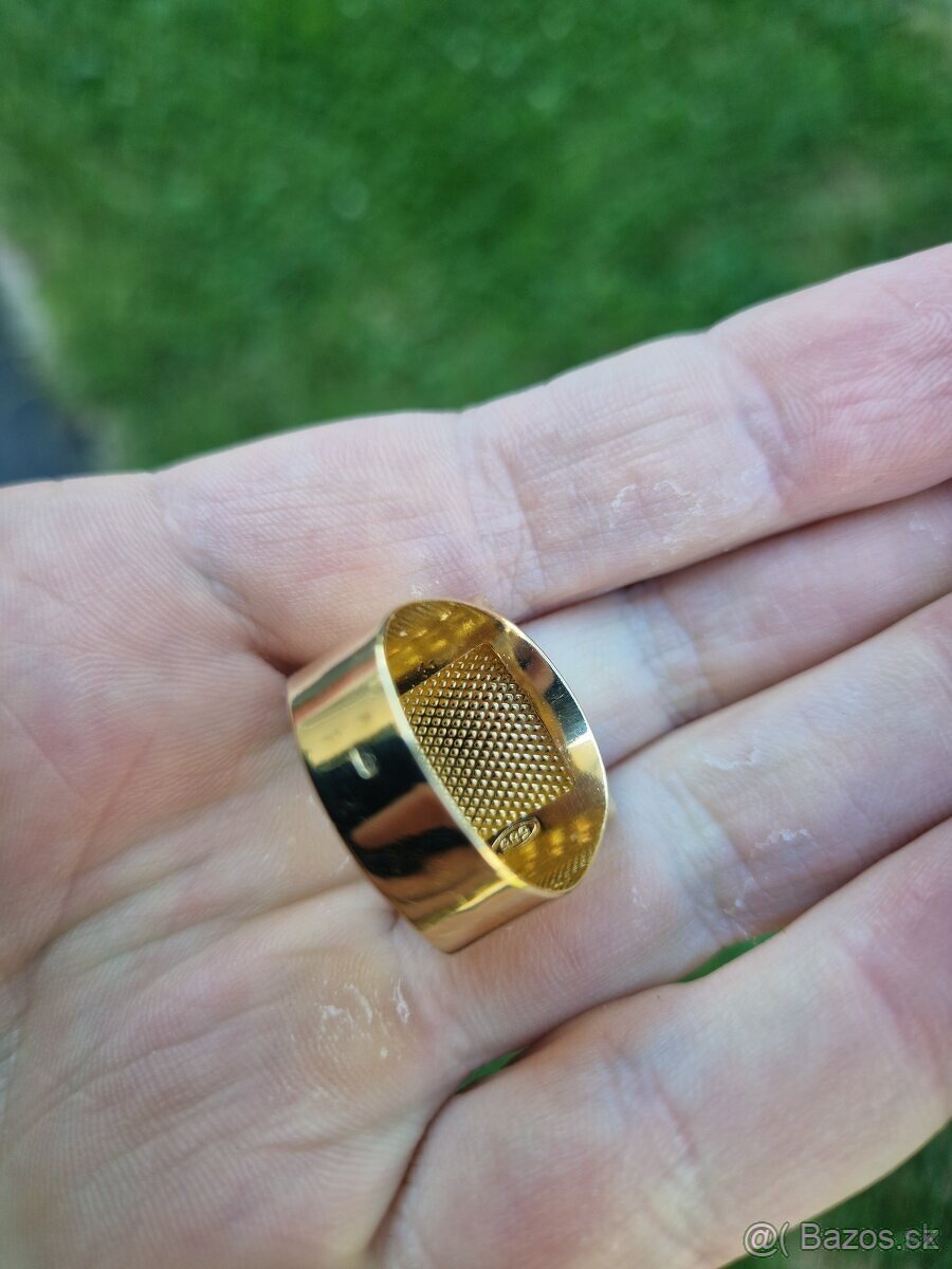 Zlatý prsten - kůň s podkovou 6,88g - (68) - 5