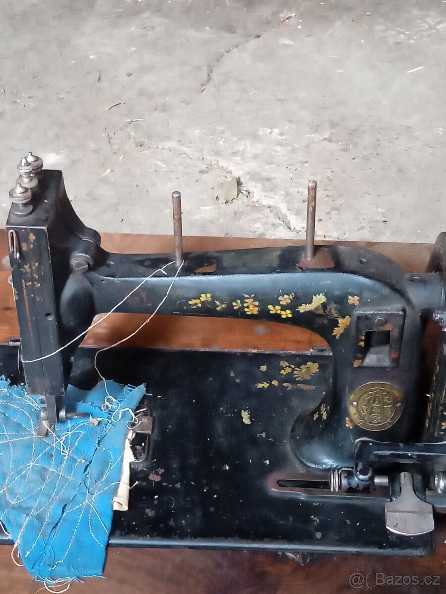 Starý šicí stroj - vrchní část - 5