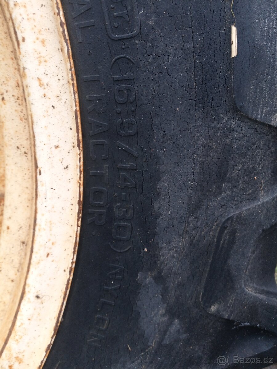 Zetor zadní kola 16,9-30 - 5