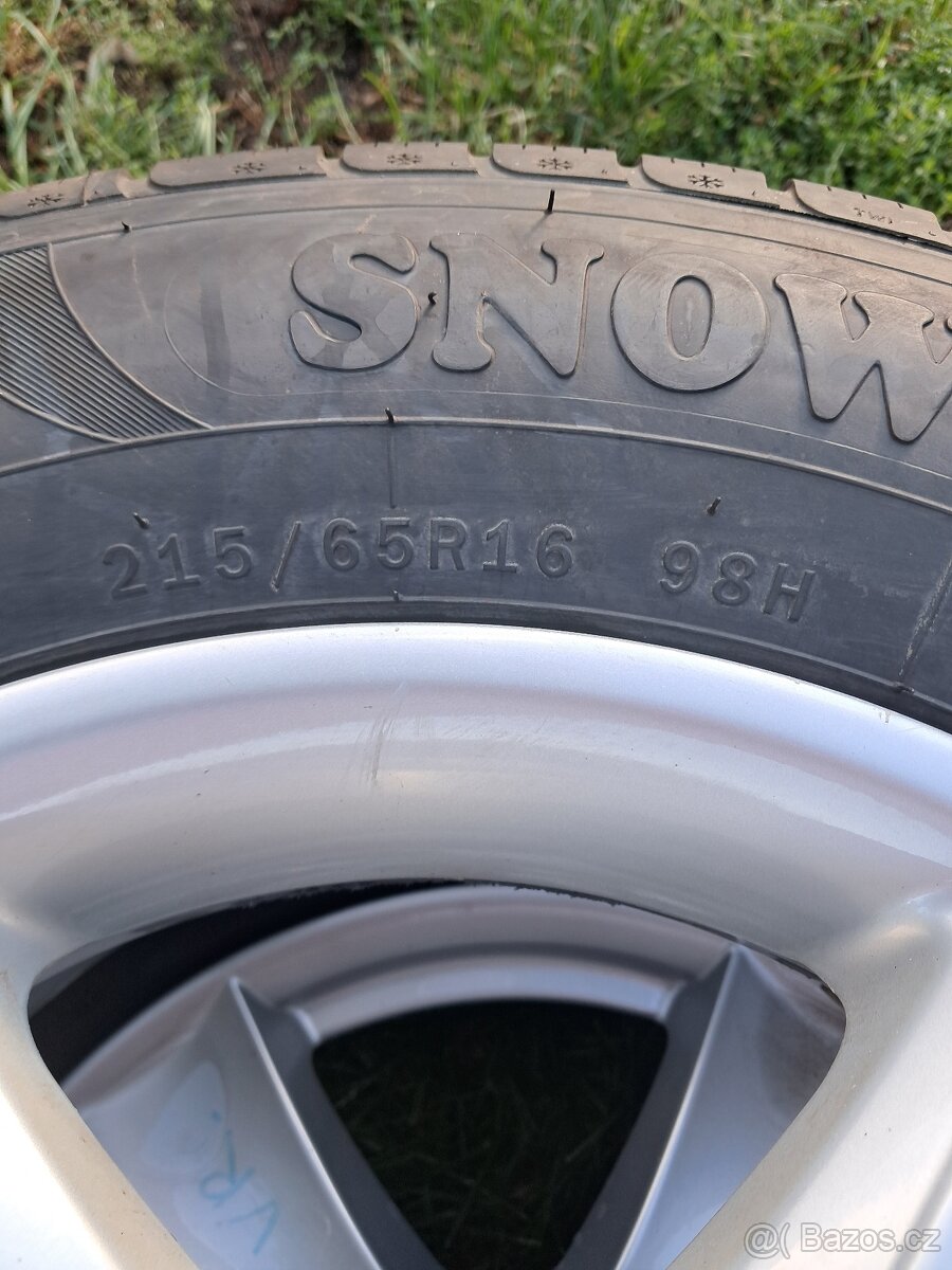 Zimní pneu 215x65 R16 + disky - 5