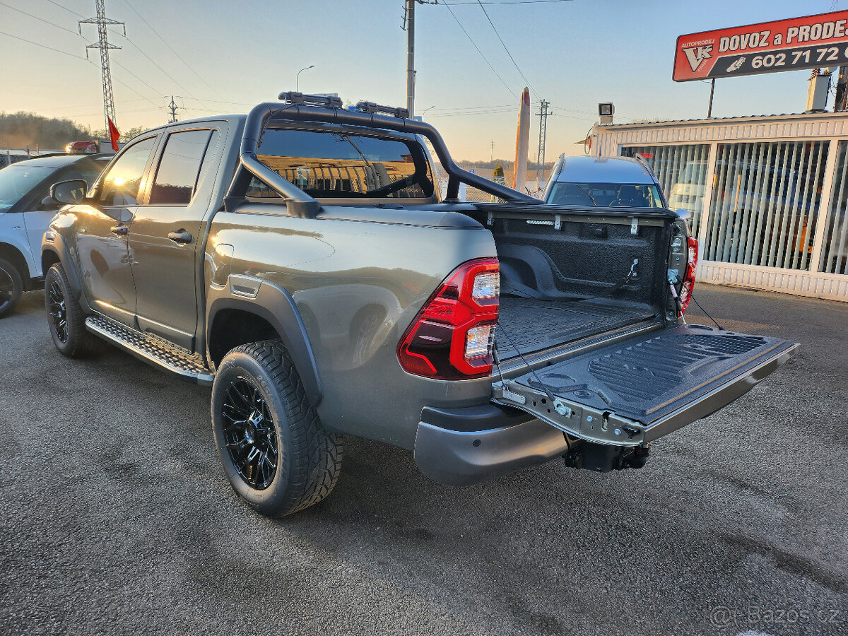 TOYOTA HILUX INVINCIBLE DOUBLE CAB, 2,8D - 4D 150 KW