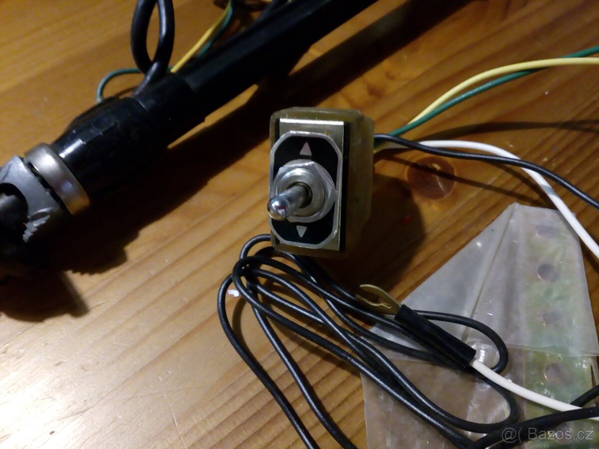 Anténa elektricky vysouvací na auto, dobová nepoužitá - 5