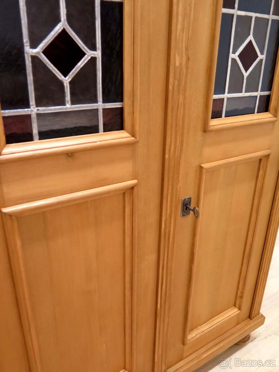 Vertiko s vitrážemi ze smrkového masivu - 5