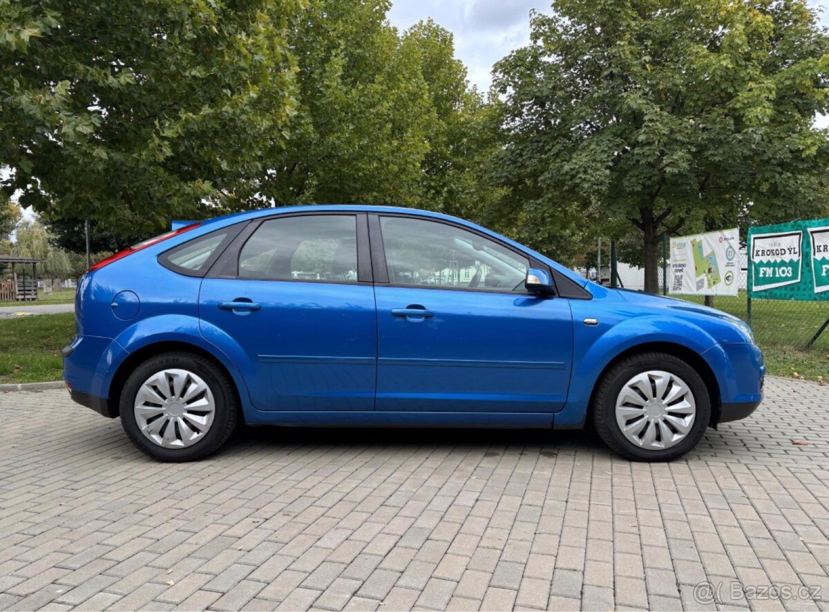 FORD FOCUS 2.0 107 KW GHIA - BENZÍN - 5